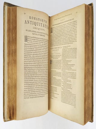 ANTIQUITATUM ROMANARUM CORPUS ABSOLUTISSIMUM, CUM NOTIS DOCTISSIMIS AC LOCUPLETISSIMIS [I. DE PRISCIS ROMAN. GENTIBUS AC FAMILIIS. II. DE TRIBUBUS ROM.. XXXV. RUSTICIS ATQUE URBANIS. III. DE LUDIS FESTISQUE ROM. EX KALENDARIO VETERE. CUM INDICE LOCUP