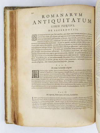 ANTIQUITATUM ROMANARUM CORPUS ABSOLUTISSIMUM, CUM NOTIS DOCTISSIMIS AC LOCUPLETISSIMIS [I. DE PRISCIS ROMAN. GENTIBUS AC FAMILIIS. II. DE TRIBUBUS ROM.. XXXV. RUSTICIS ATQUE URBANIS. III. DE LUDIS FESTISQUE ROM. EX KALENDARIO VETERE. CUM INDICE LOCUP