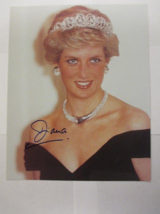 1303526 SIGNED PHOTOGRAPH OF PRINCESS DIANA. Princess of Wales Diana