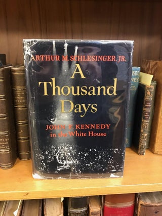 1337087 A THOUSAND DAYS: JOHN F. KENNEDY IN THE WHITE HOUSE. Arhtur M. Schkessinger