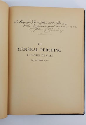 1338394 LE GÉNÉRAL PERSHING À L'HÔTEL DE VILLE (19 OCTOBRE 1921) [SIGNED BY PERSHING