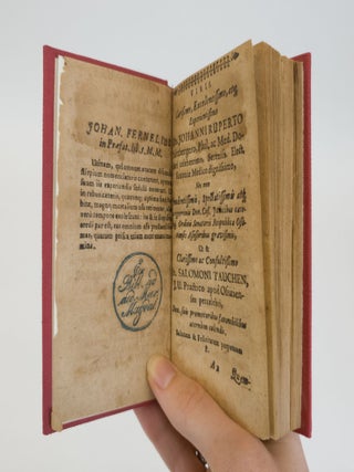 ANATOMIA SAMBUCI, QUAE NON SOLUM SAMBUCUM & HUJUSDEM MEDICAMENTA SINGULATIM DELINEAT, VERUM QUOQUE PLURIMORUM AFFECTUUM, EX UNA FERE SOLA SAMBUCO CURATIONES BREVES, RATIONIBUS, EXEMPLIS, HISTORIIS & MEDICAMENTIS SPECIFICIS NON PAUCIS ILLUSTRATAS SIMUL EXHIBET