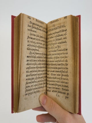 ANATOMIA SAMBUCI, QUAE NON SOLUM SAMBUCUM & HUJUSDEM MEDICAMENTA SINGULATIM DELINEAT, VERUM QUOQUE PLURIMORUM AFFECTUUM, EX UNA FERE SOLA SAMBUCO CURATIONES BREVES, RATIONIBUS, EXEMPLIS, HISTORIIS & MEDICAMENTIS SPECIFICIS NON PAUCIS ILLUSTRATAS SIMUL EXHIBET