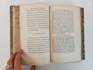 APHORISMES SUR LA CONAISSANCE ET LA CURATION DES FIEVRES, AVEC LE TEXTE LATIN.