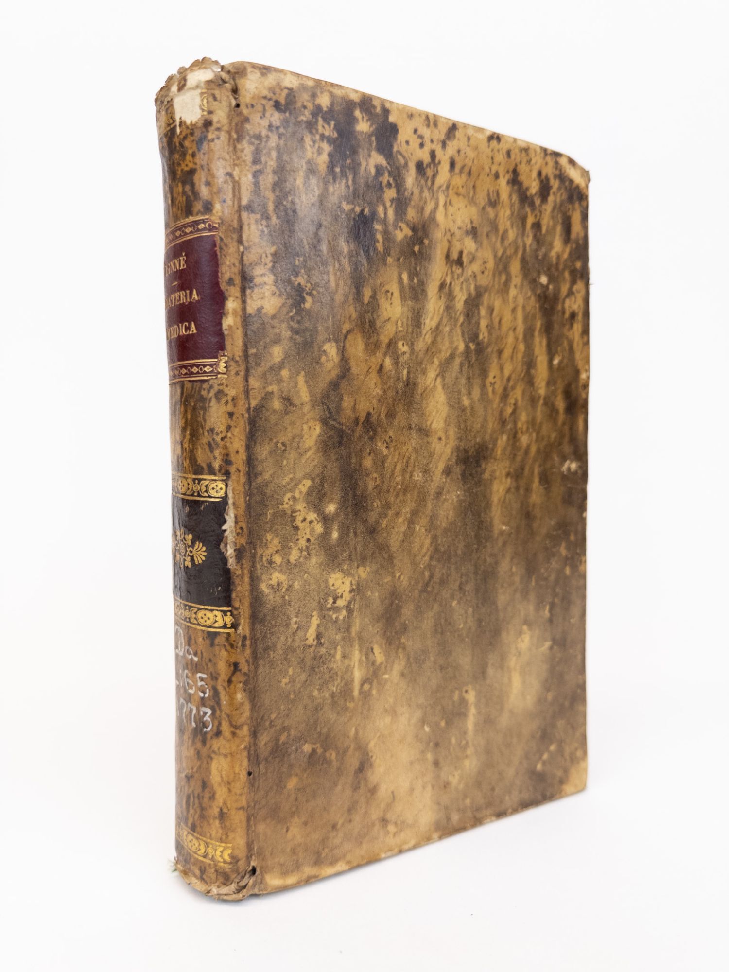 1358428 MATERIA MEDICA PER REGNA TRIA NATURAE SECUNDUM GENERA DIFFERENTIAS SYNONIMA LOCA DURATIONES CULTURAS NOMINA SIMPLICIA PRAEPARATA QUALITATES MODOS POTENTIAS VIRES USUS COMPOSITA. Caroli a. Linne.