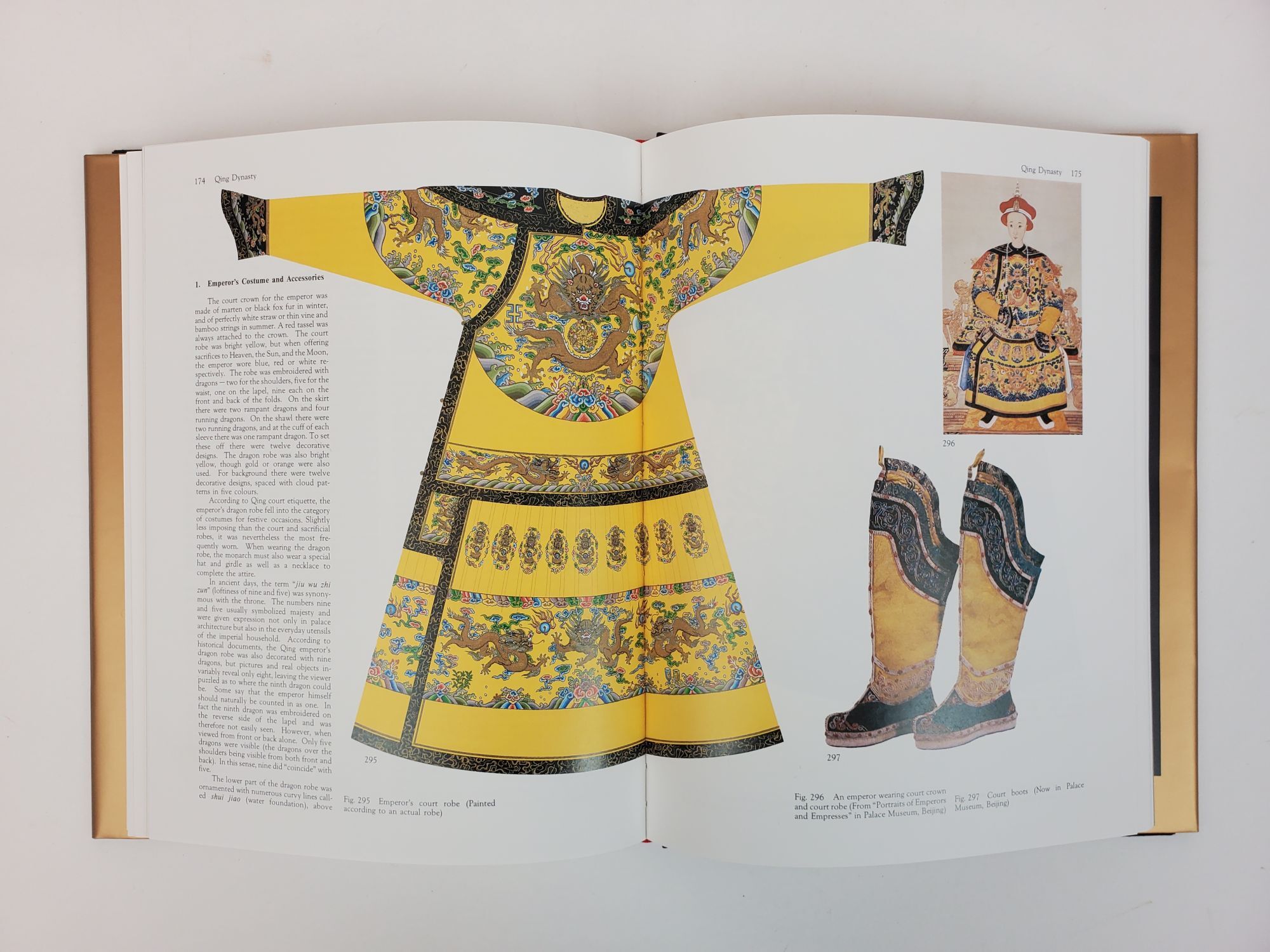 5000 YEARS OF CHINESE COSTUMES | Gao Chunming Zhou Xun 5000 YEARS OF CHINESE COSTUMES | Gao Chunming Zhou Xun