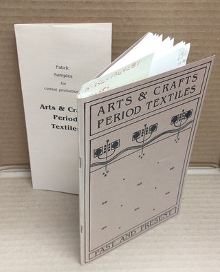 1364281 ARTS & CRAFTS PERIOD TEXTILES : PAST AND PRESENT. Diane Ayes