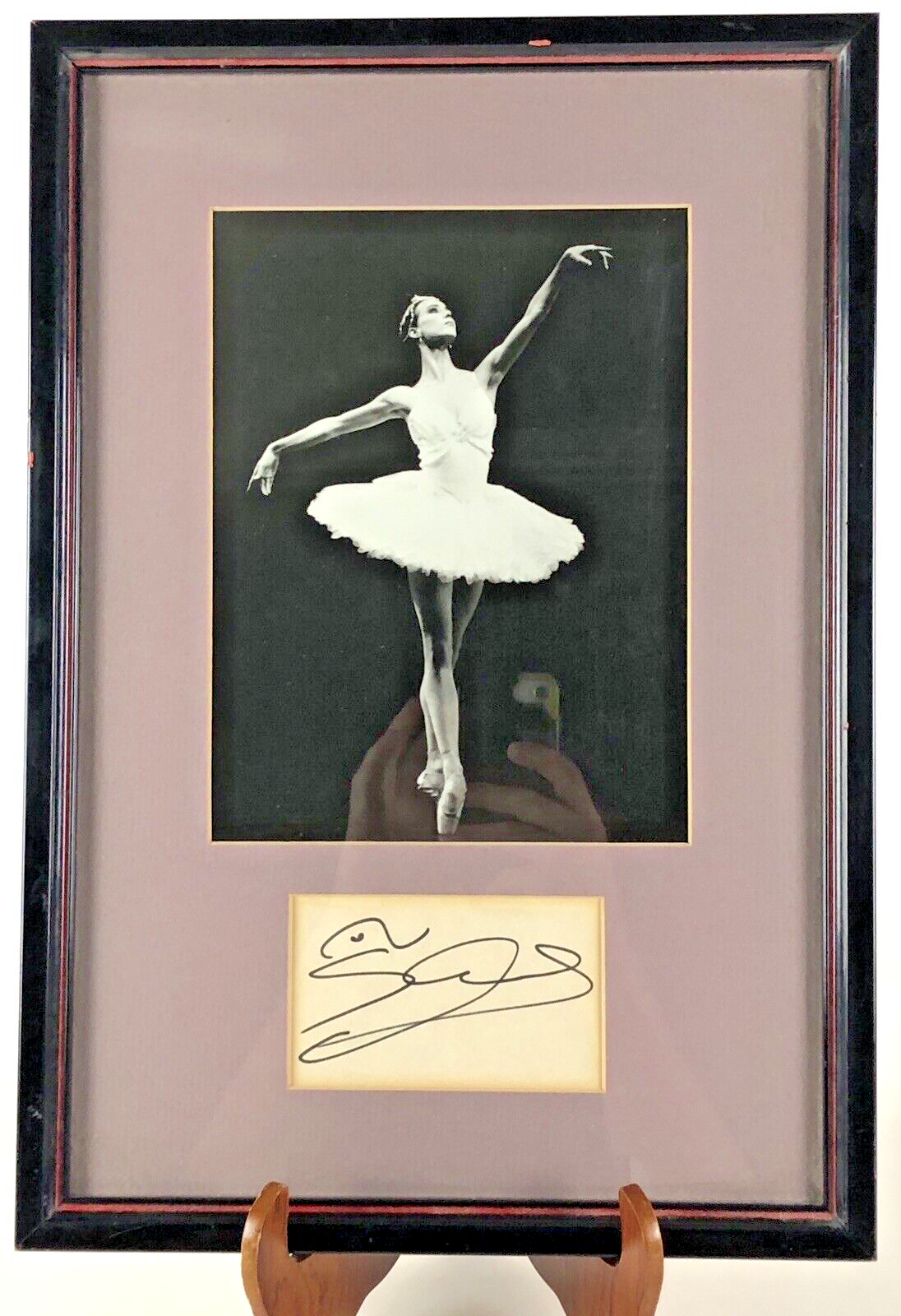 1367958 FRAMED ASSEMBLAGE CUT SIGNATURE AND PHOTOGRAPH. Sylvie Guillem.
