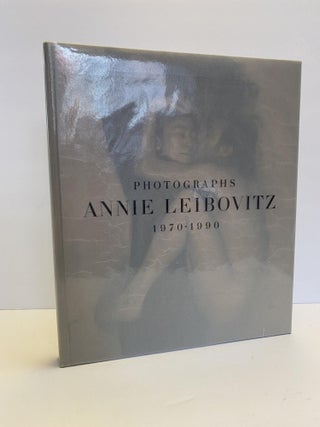 1373913 PHOTOGRAPHS ANNIE LEIBOVITZ 1970-1990 [Signed]. Annie Leibovitz