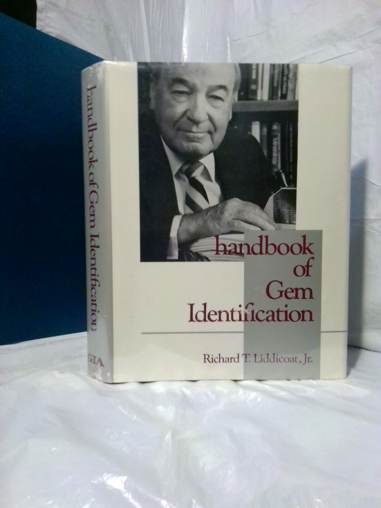 HANDBOOK OF GEM IDENTIFICATION INSCRIBED | Richard T. Liddicoat Jr