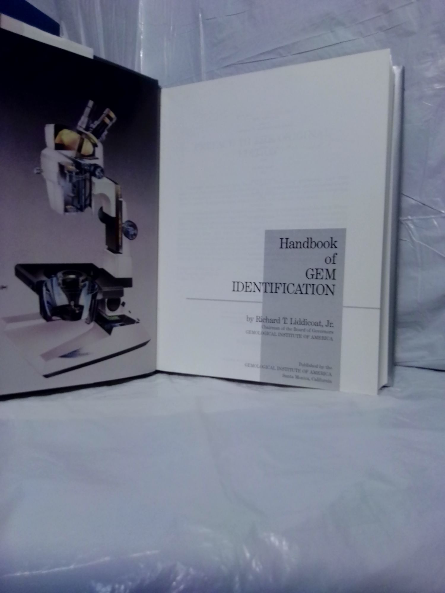 HANDBOOK OF GEM IDENTIFICATION INSCRIBED | Richard T. Liddicoat Jr