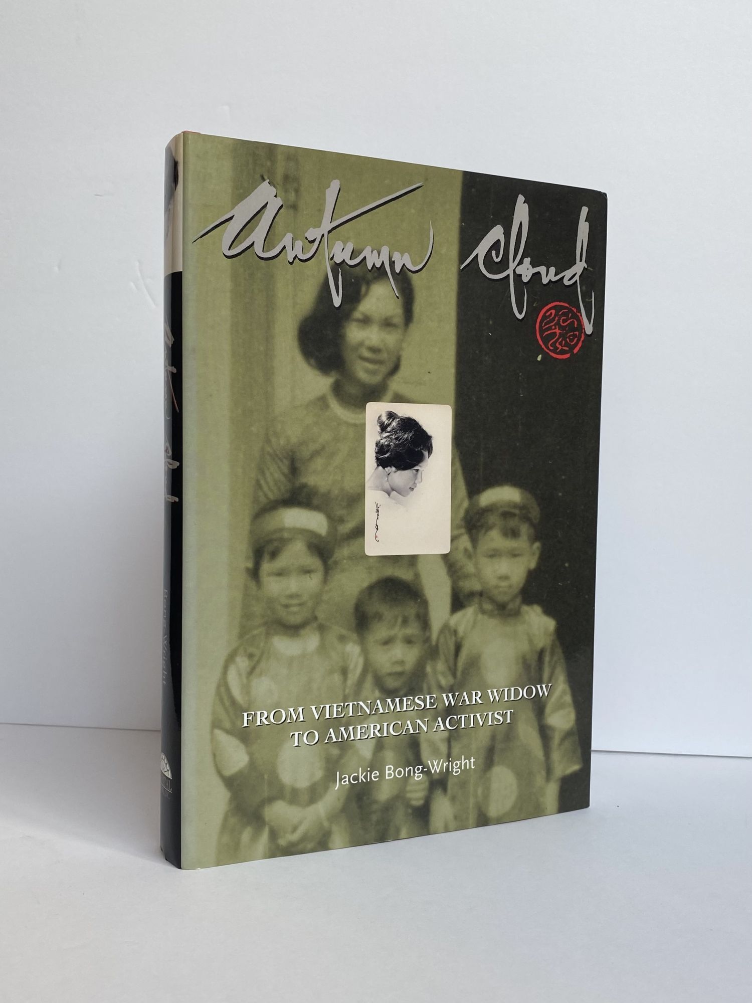 1382055 AUTUMN CLOUD: FROM VIETNAMESE WAR WIDOW TO AMERICAN ACTIVIST [Inscribed]. Jackie Bong-Wright.