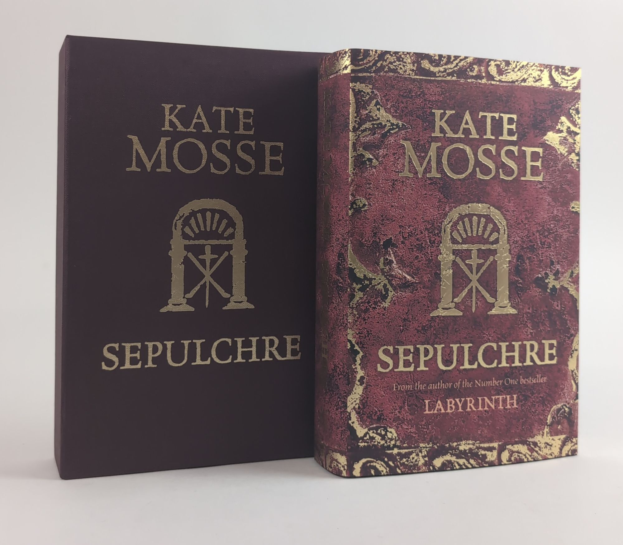 1382234 SEPULCHRE [Signed]. Kate Mosse.
