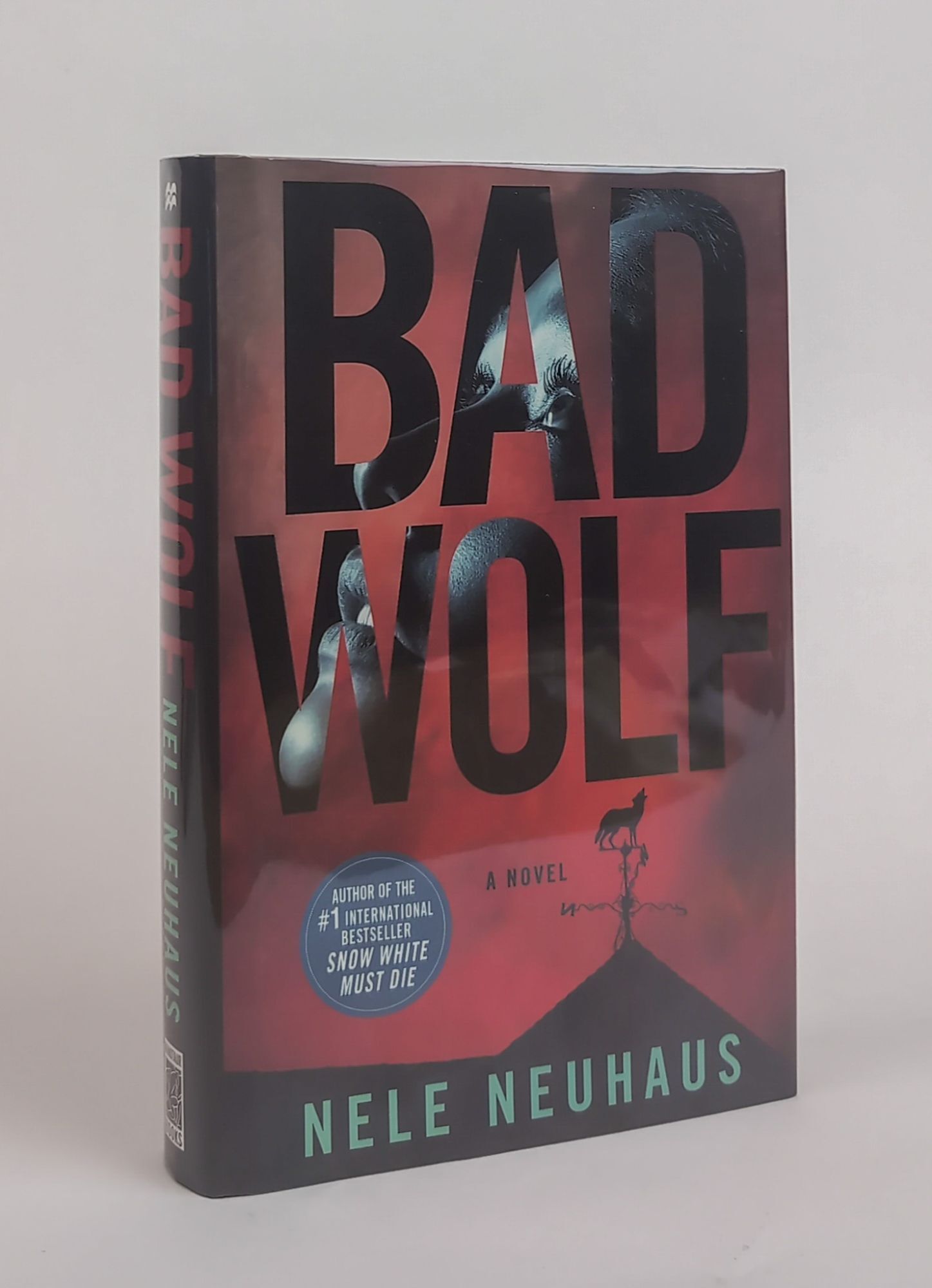 1383030 BAD WOLF [Signed]. Nele Neuhaus, Steven T. Murray.