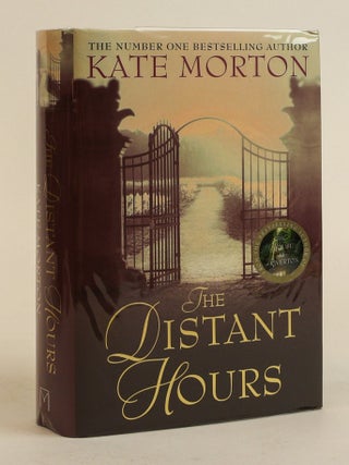 1384963 THE DISTANT HOURS [Signed]. Kate Morton