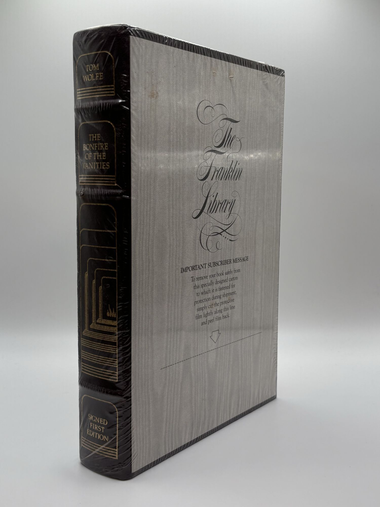 1388988 THE BONFIRE OF THE VANITIES [Signed]. Tom Wolfe.
