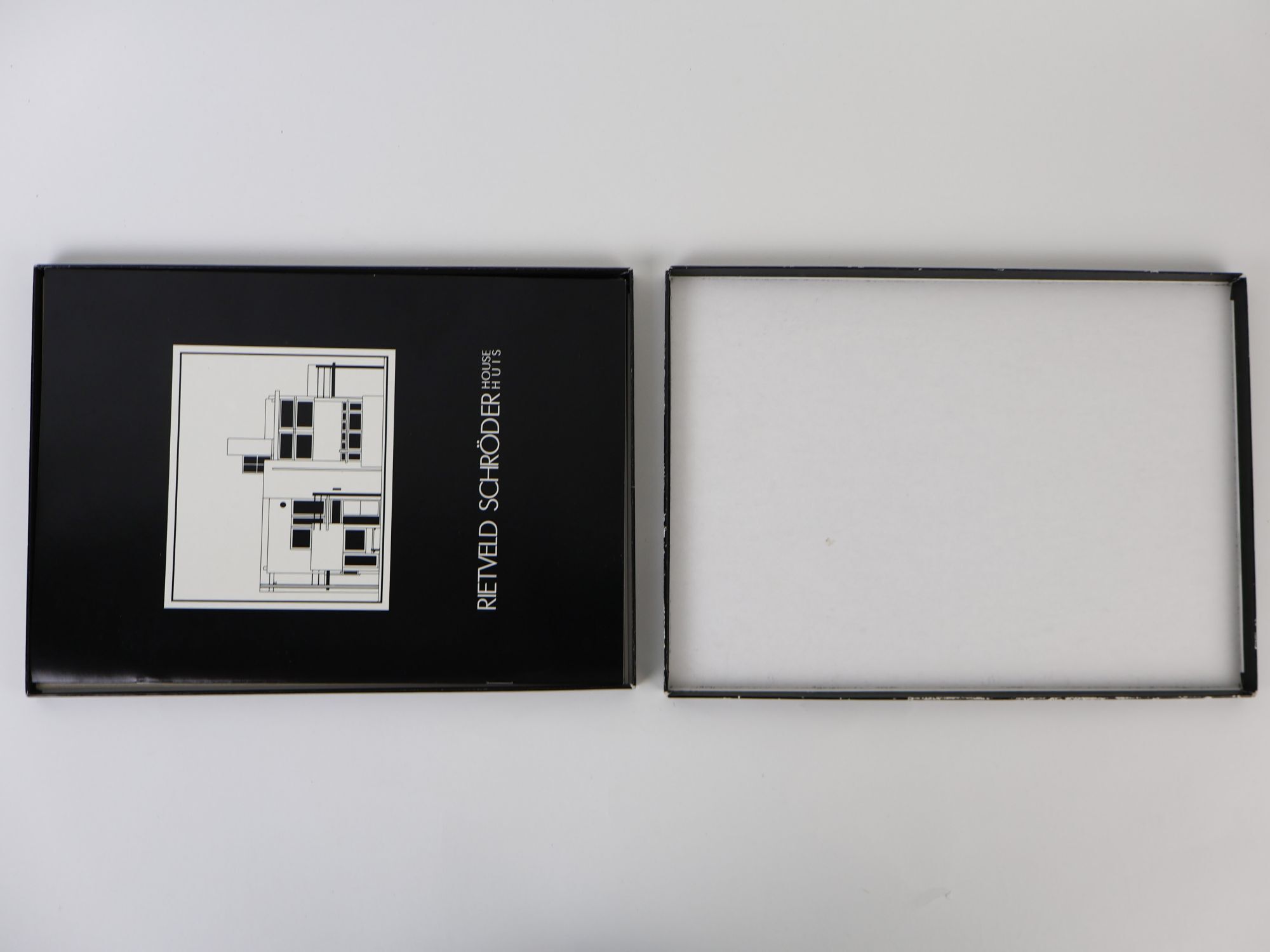 RIETVELD SCHRÖDER HOUSE: PAPER MODEL KIT | Victor Veldhuijzen van