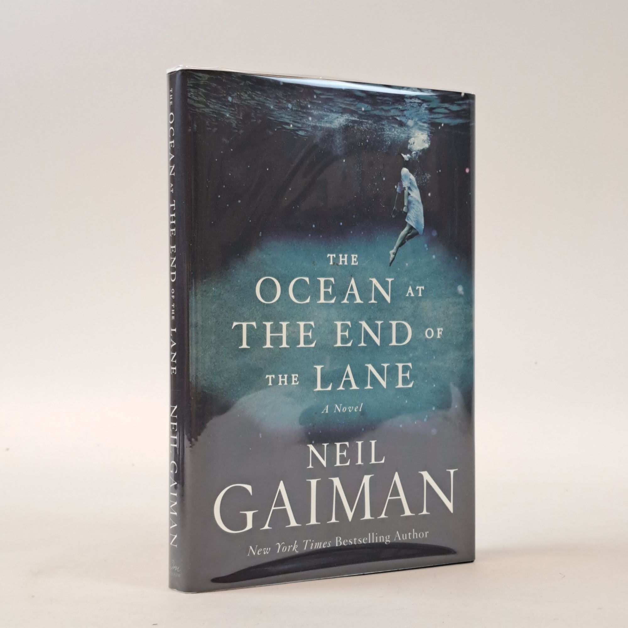 1399535 THE OCEAN AT THE END OF THE LANE [Signed]. Neil Gaiman.