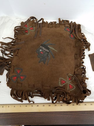 1408654 EARLY 1900s OJIBWE OR CHIPPEWA SUEDE BEADED PILLOW