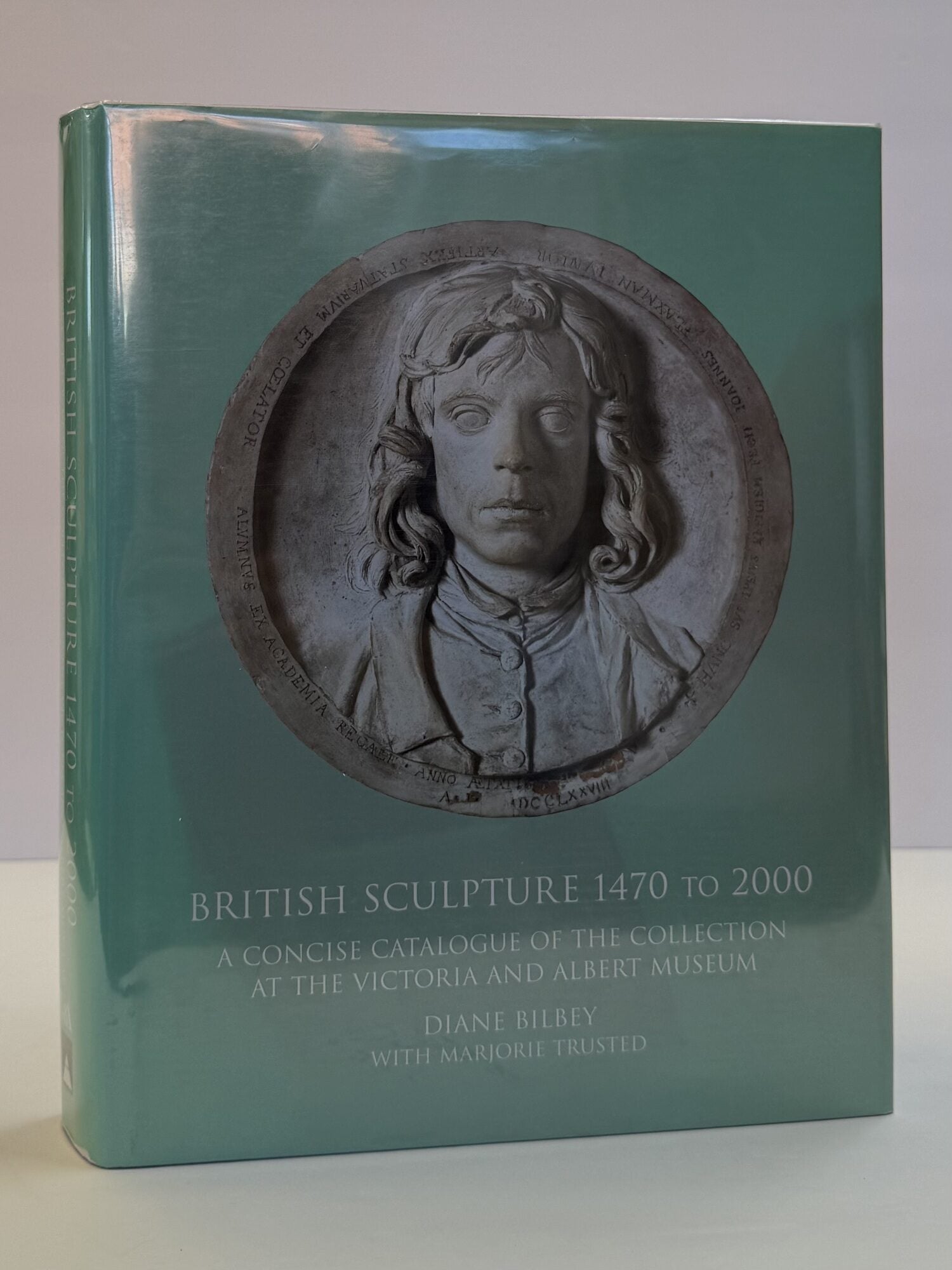 1409976 BRITISH SCULPTURE 1470 TO 2000: A CONCISE CATALOGUE OF THE COLLECTION AT THE VICTORIA AND ALBERT MUSEUM. Diane Bilbey, Marjorie Trusted.