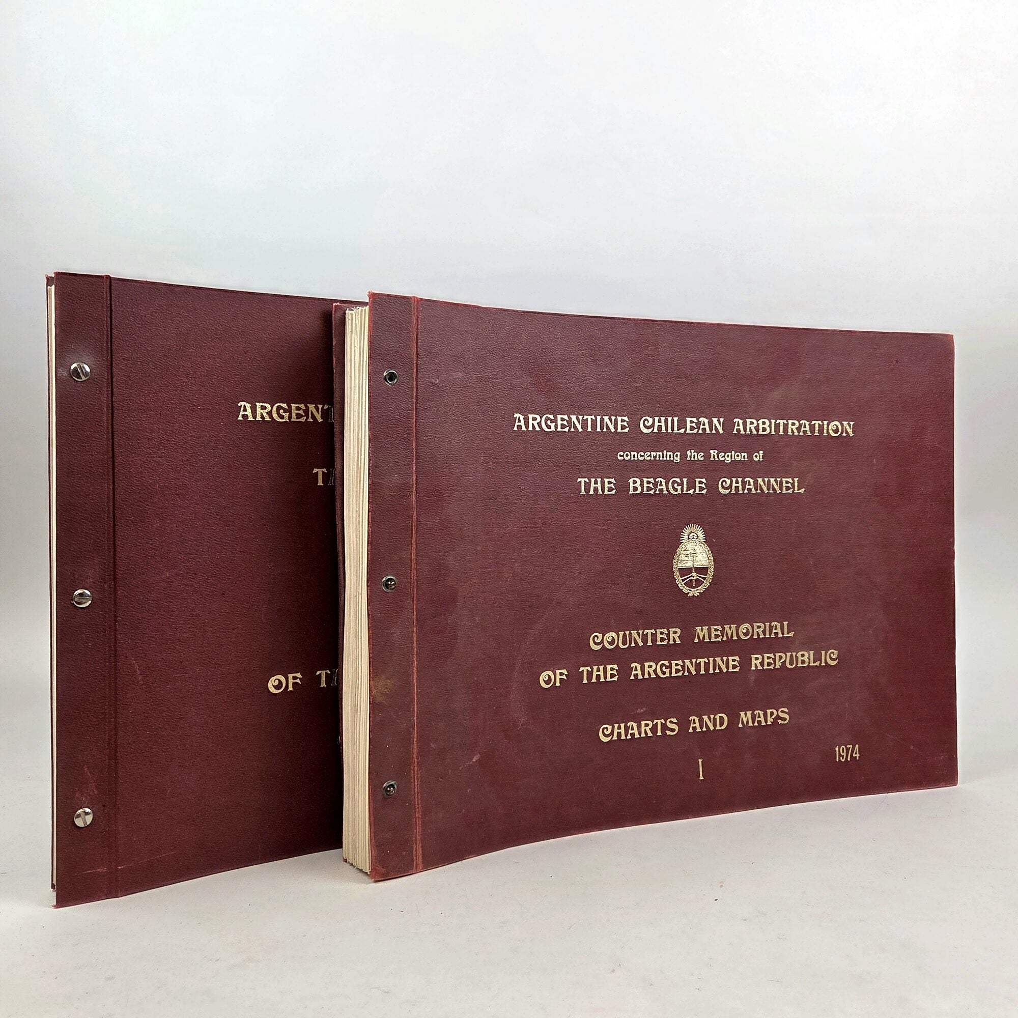 1410628 ARGENTINE CHILEAN ARBITRATION OF CONCERNING THE REGION OF THE BEAGLE CHANNEL: COUNTER MEMORIAL AND REPLY OF THE ARGENTINE REPUBLIC - CHARTS AND MAPS [2 Vol.]