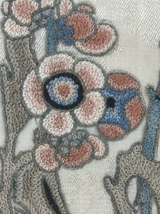 18/19th CENTURY CHINESE HAND EMBROIDERED SILK PANEL