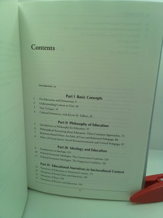 SOCIOCULTURAL STUDIES IN EDUCATION: CRITICAL THINKING FOR DEMOCRACY