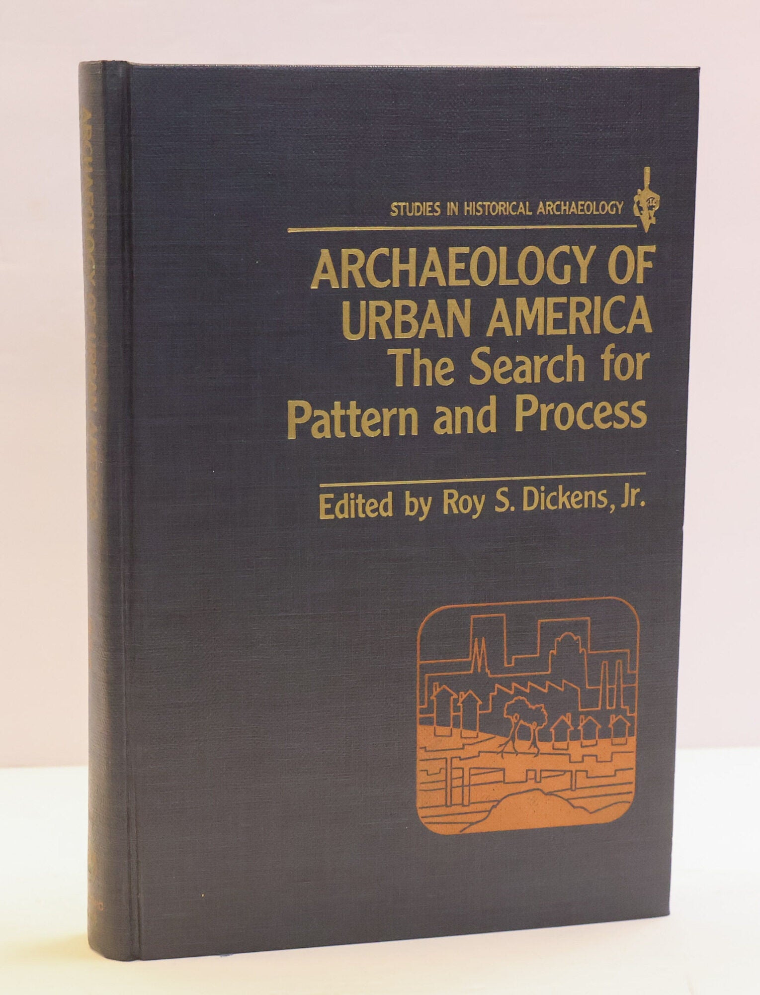 1411487 ARCHAEOLOGY OF URBAN AMERICA: THE SEARCH FOR PATTERN AND PROCESS. Roy S Dickens, Jr., Stanley South.