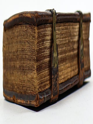 DAS NEUE TESTAMENT UNSERS HERRN UND HEYLANDES JESU CHRISTI, NACH DER DEUTSCHEN UEBERSETZUNG D. MARTIN LUTHERS, MIT KURZEM INHALT EINES JEDEN CAPITELS, UND VOLLSTÄNDIGER ANWEISUNG GLEICHER SCHRIFT-STELLEN. WIE AUCH ALLER SONN- UND FESTTÄGIGEN EVANGELIEN UND EPISTELN.