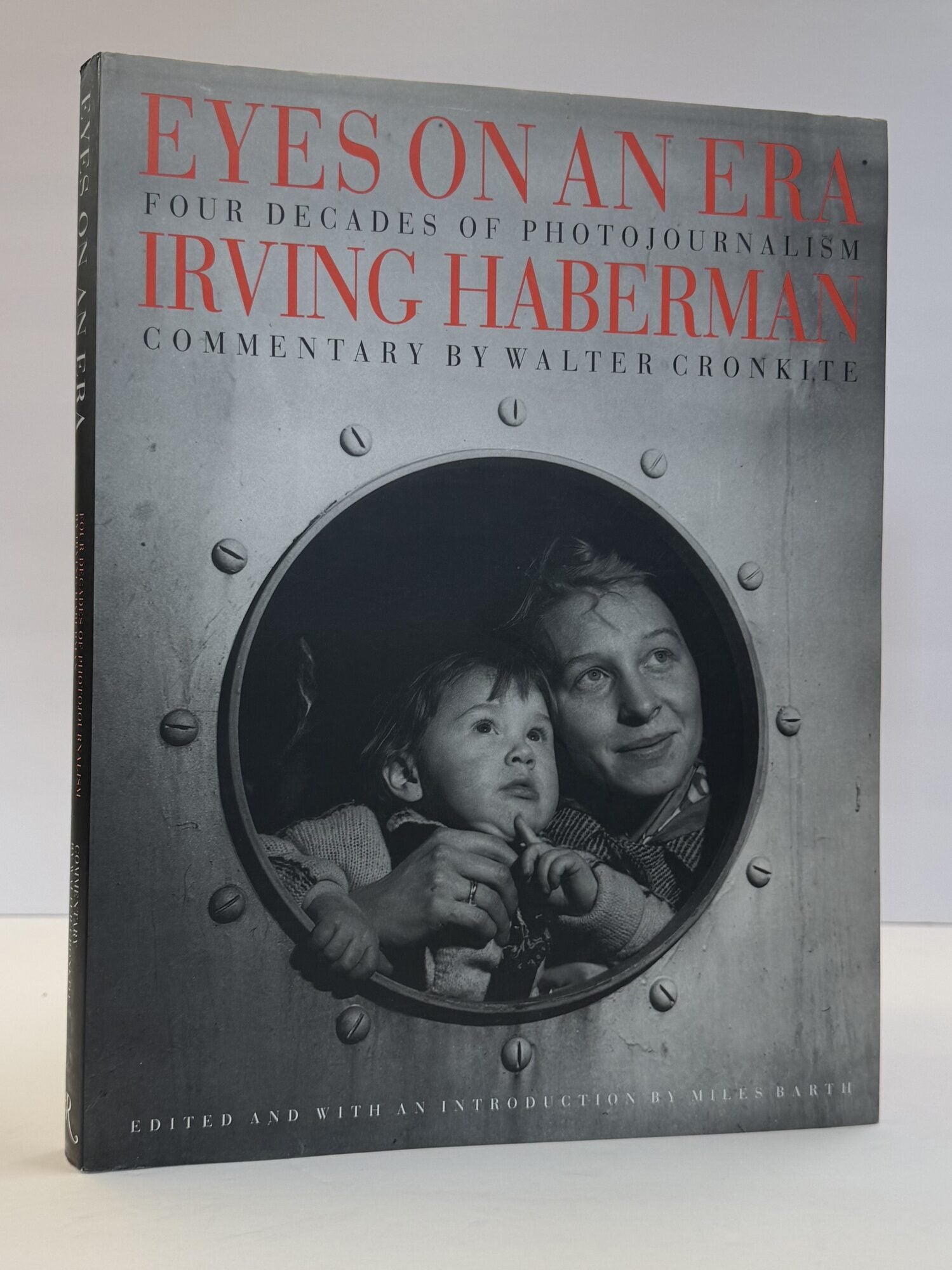 1411732 EYES ON AN ERA: FOUR DECADES OF PHOTOJOURNALISM. Irving Haberman, Walter Cronkite.