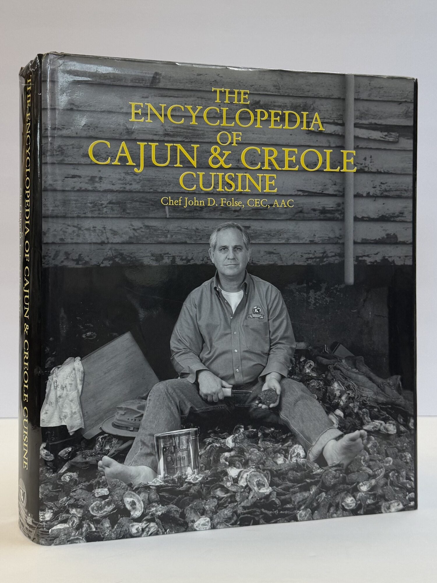 1411746 THE ENCYCLOPEDIA OF CAJUN & CREOLE CUISINE. John D. Folse.