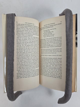 THE PROMISED END: ESSAYS AND REVIEWS, 1942-1962 [Signed]