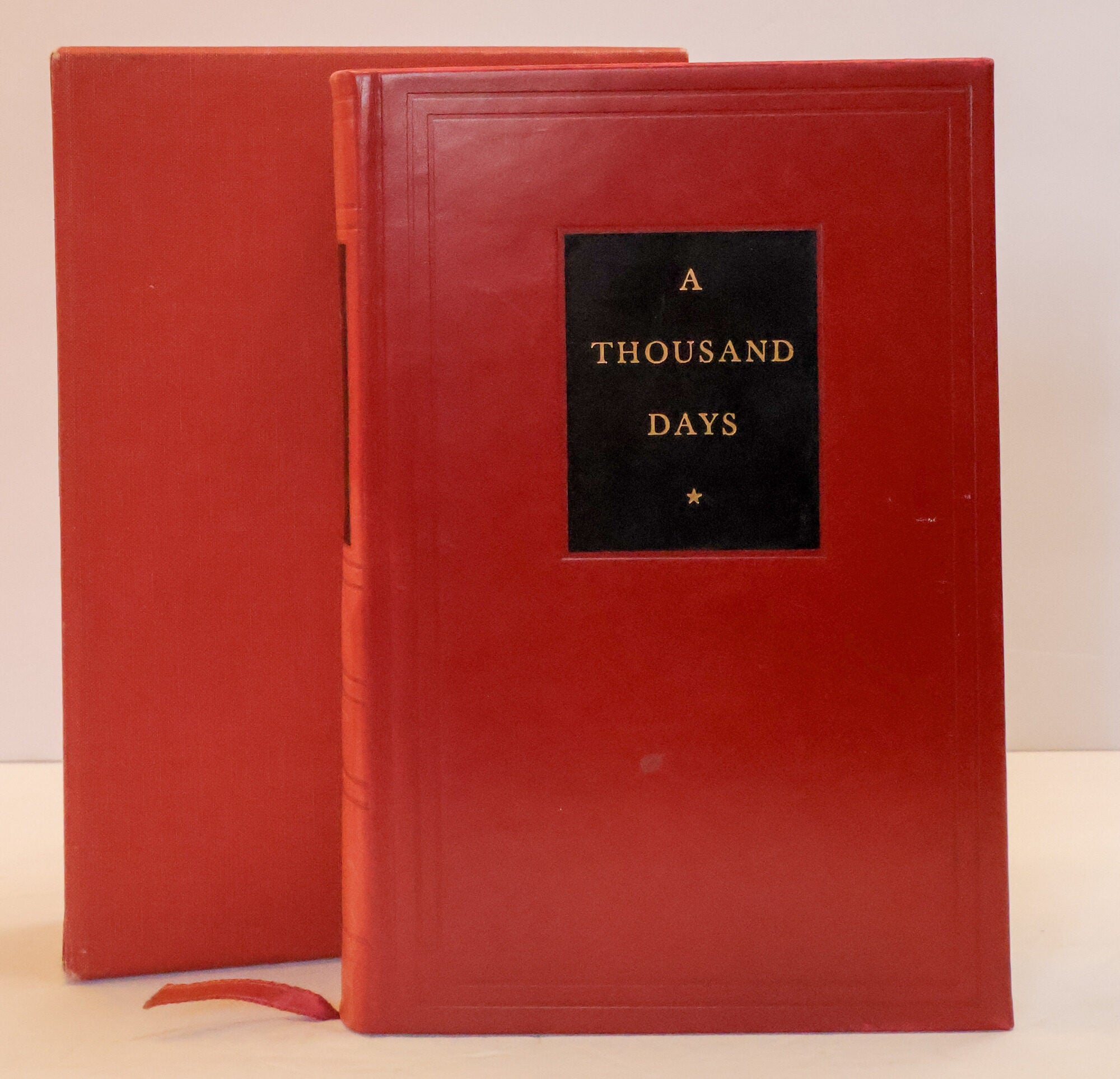1412376 A THOUSAND DAYS: JOHN F. KENNEDY IN THE WHITE HOUSE [Signed]. Arthur M. Schlesinger Jr.