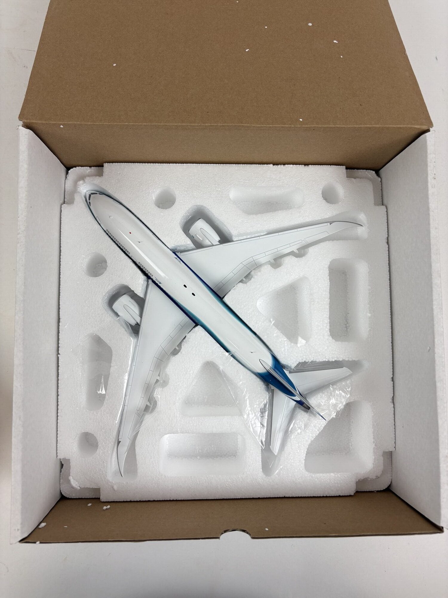 INFLIGHT 200 BOEING 787 DREAMLINER WITH ORIGINAL BOX IF7878002