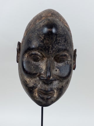 1413463 CARVED WOOD MASK OF DAN