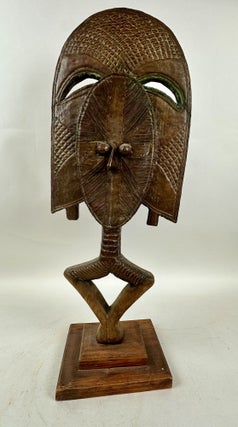 1413811 BAKOTA WOOD AND METAL STRIPS GUARDIAN FIGURE, GABON