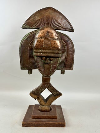 1413813 BAKOTA WOOD AND METAL STRIPS GUARDIAN FIGURE, GABON