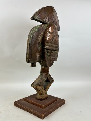 BAKOTA WOOD AND METAL STRIPS GUARDIAN FIGURE, GABON