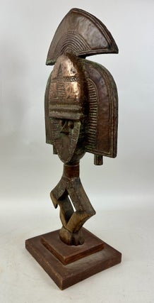 BAKOTA WOOD AND METAL STRIPS GUARDIAN FIGURE, GABON