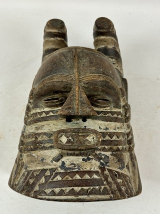 1413953 BUSHOONG HAND-PAINTED WOODEN MASK, DEMOCRATIC REPUBLIC OF THE CONGO