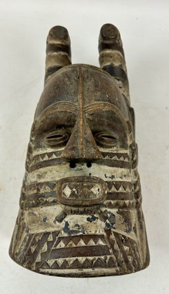 1413953 BUSHOONG HAND-PAINTED WOODEN MASK, DEMOCRATIC REPUBLIC OF THE CONGO
