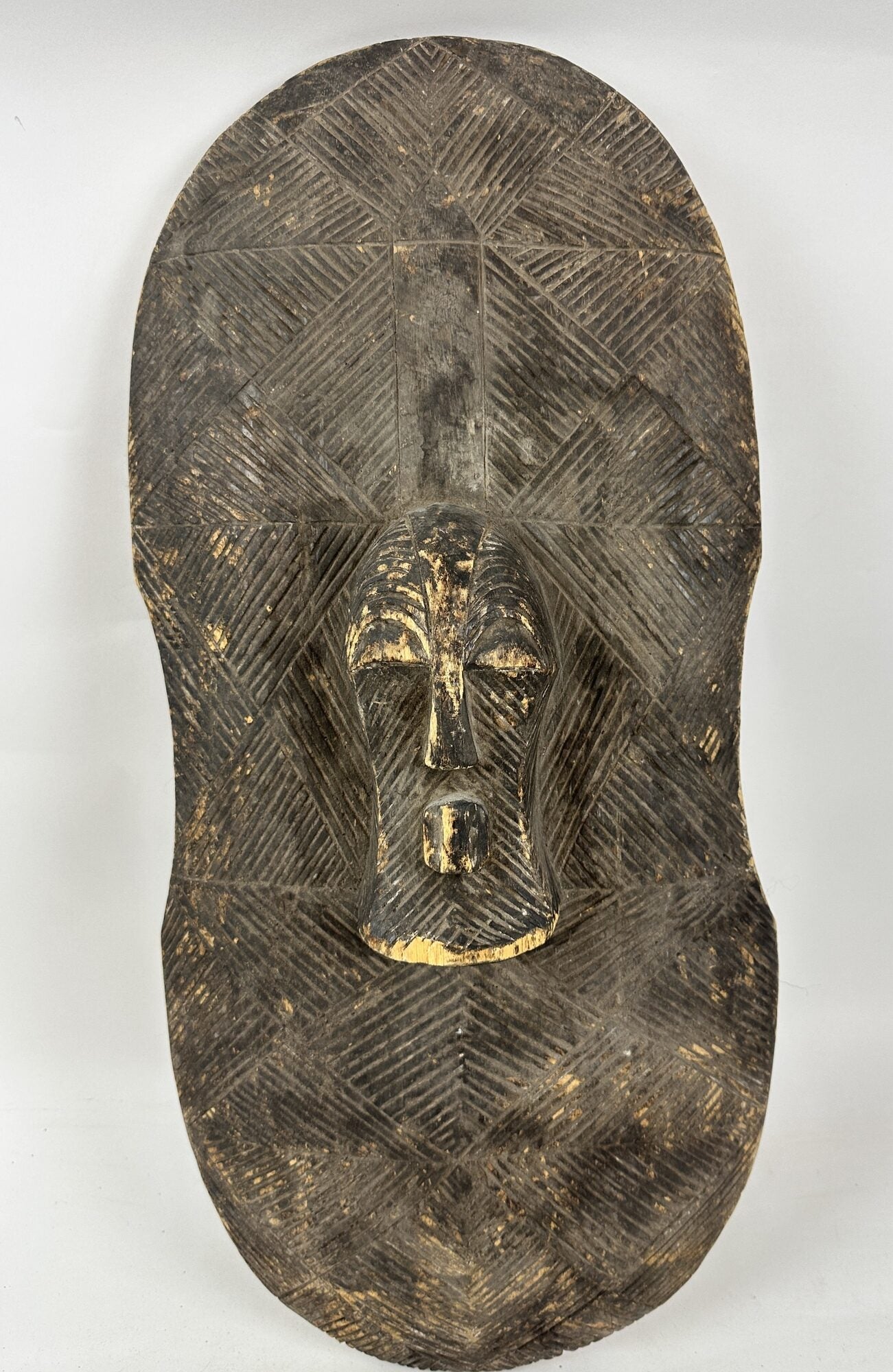 1413969 SONGYE WOODEN SHIELD, DEMOCRATIC REPUBLIC OF THE CONGO