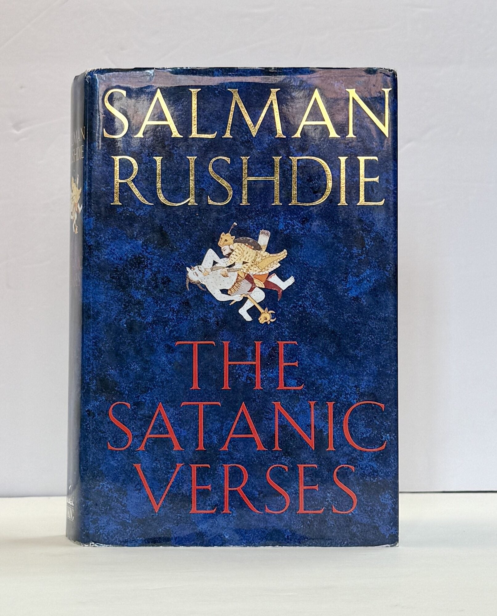 1415627 THE SATANIC VERSES. Salman Rushdie.