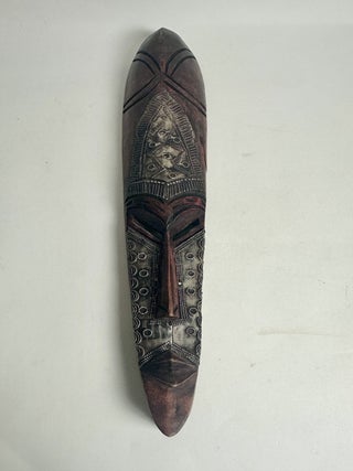 20TH CENTURY AFRICAN CARVED WOOD MASK