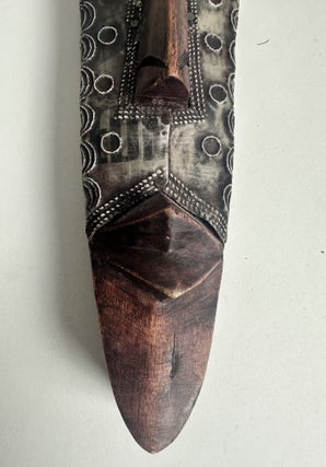 20TH CENTURY AFRICAN CARVED WOOD MASK